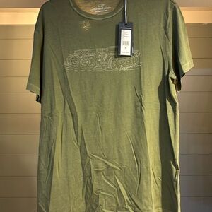 NWT- vineyard vine land T-shirt